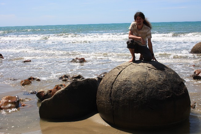 Beach day – Moeraki Boulders