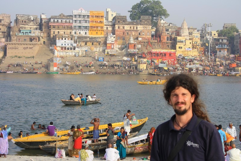 Indii začínáme hned intenzivně – Varanasi