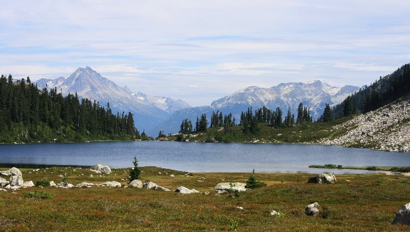 Srpen – Rainbow a Wedgemount Lake trek